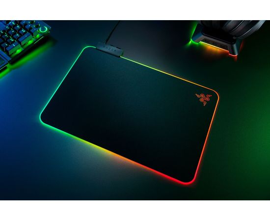  Игровой коврик для мыши Razer Firefly V2 RZ02-03020100-R3M1 