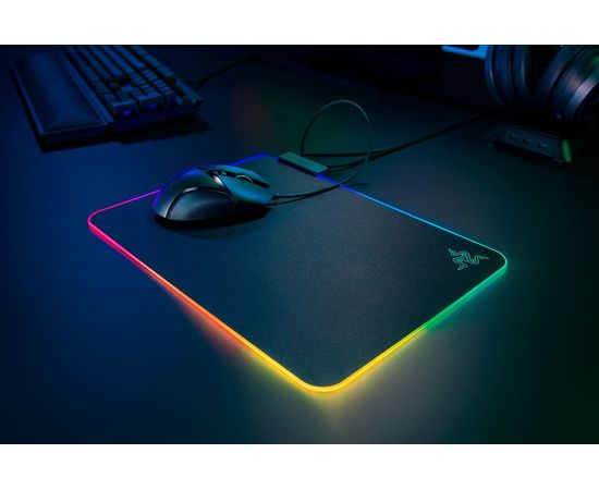  Игровой коврик для мыши Razer Firefly V2 RZ02-03020100-R3M1 